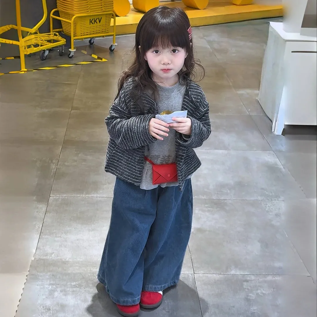 طقم كاجوال مكون من ثلاث قطع للفتيات، يتميز معطف خريفي مخطط، تي شيرت فضفاض أنيق ومتعدد الاستخدامات للأطفال