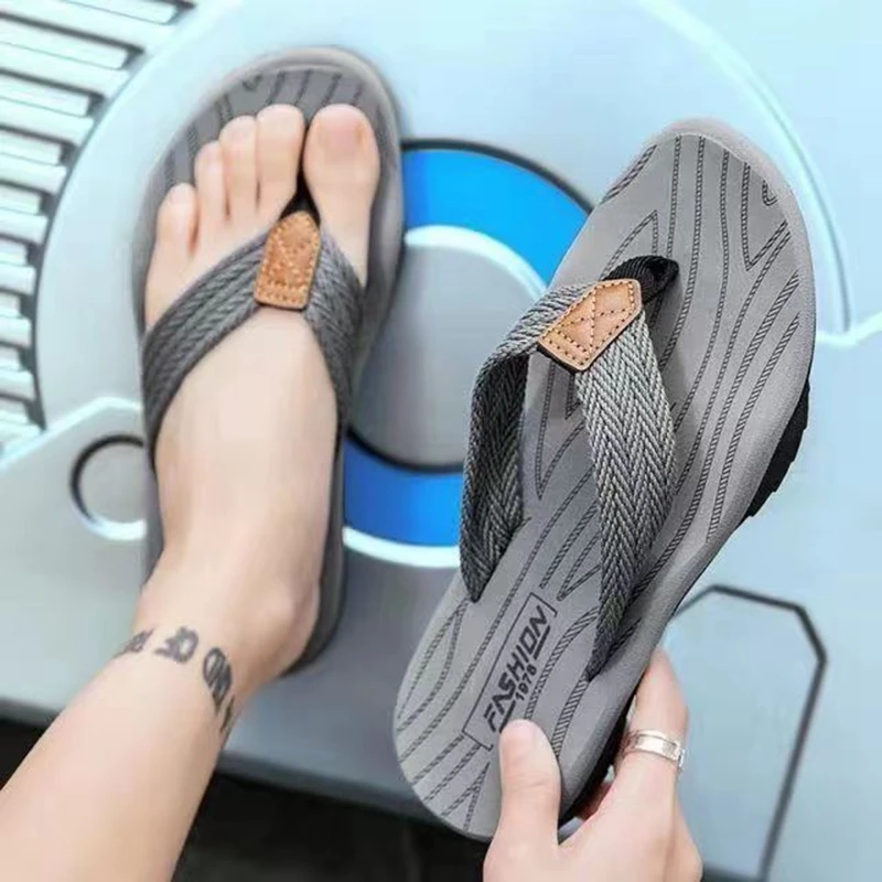 Summer High Quality Outdoor Flip Flops Men Summer Beach Slippers Men Fashion Breathable Casual Men Flip Flops