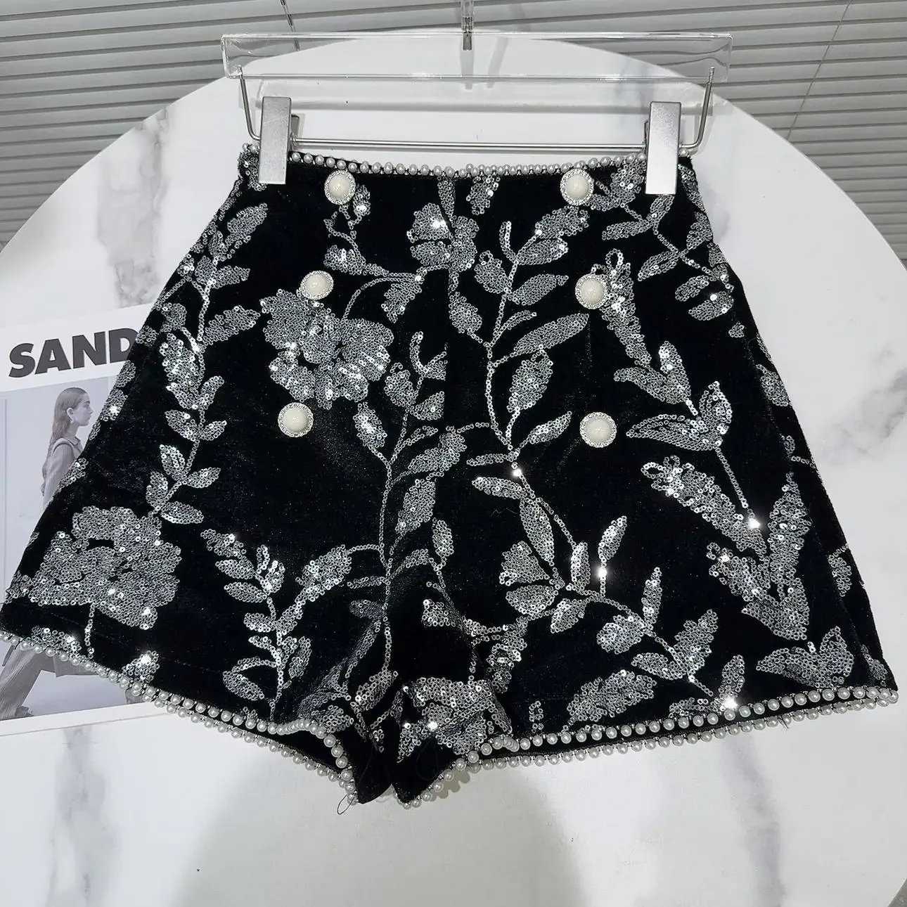 Fashion Lady 2025 New Spring Shiny Sequins Embroidery A-line Shorts Elegan Beads Double-breasted Wide Leg Velvet Boots Shorts