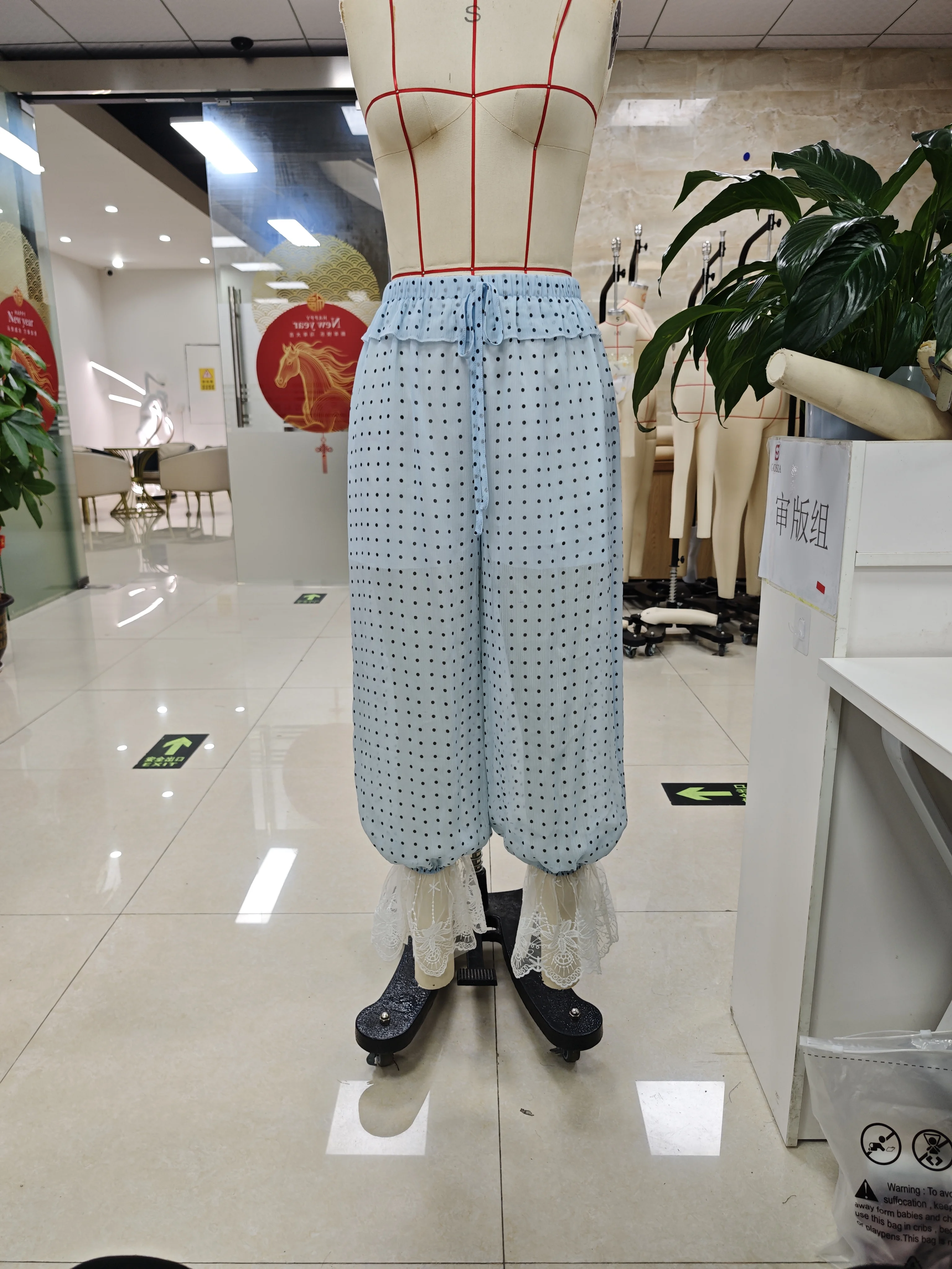 Women Cropped Bloomers Lace Trim Hem Loose Fit Dot Print Mid Rise Capris