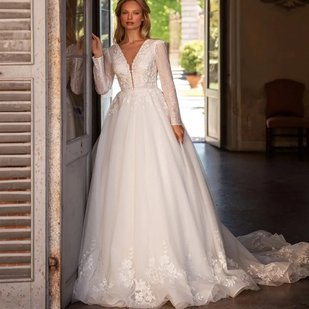 

2025 Classic A-line Wedding Dresses Deep V-neck Lace Appliques Tulle Bridal Bride Gowns Court Train Vestidos De Noiva