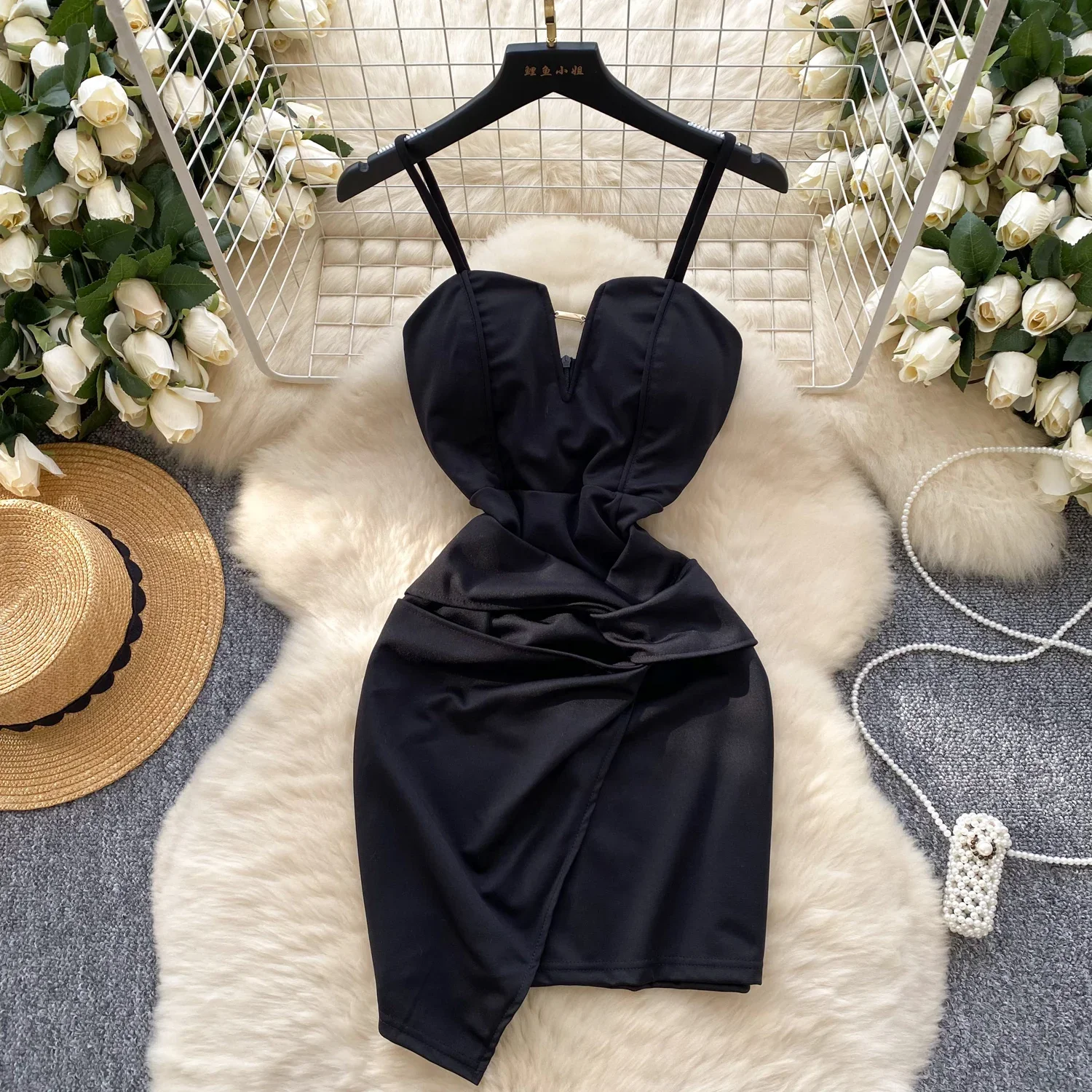 Seksowne sukienki bez rękawów Vintage V-neck Chic Twisted Asymmetrical Pleated Slim Straps Short Dresses Evening High Street Autumn Clothing — zdjęcie 4