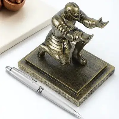 

Soldier Pen Holder Creative Knight Shape Desk Accessory Pencil Stand for Office Makeup Brush Display Decorative Organizer