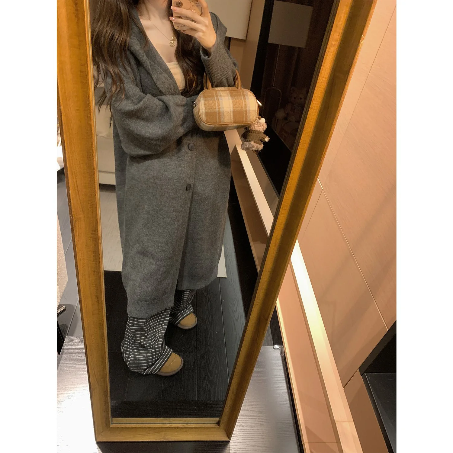 

Женские удлиненные кардиганы больших размеров, осенние, оверсайз, без рукавов, с отворотами, в стиле фейрикор, с объемными стразами, с меховым воротником, сетчатые, мягкие