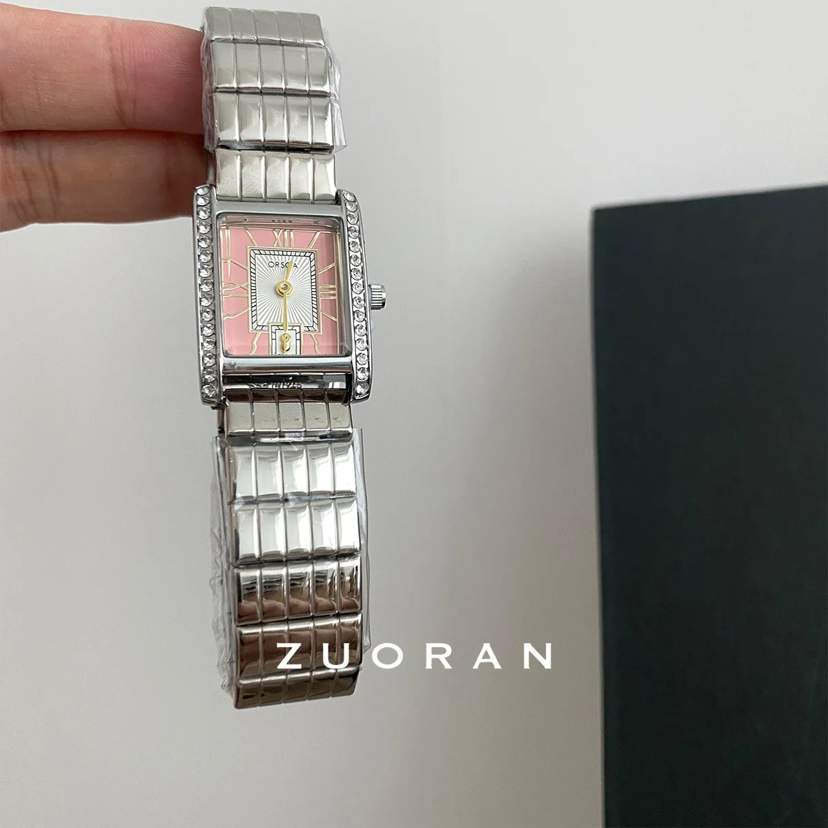 

Elegant women's watch, square design, gentle and sophisticated, versatile and stylish, a perfect gift for women.