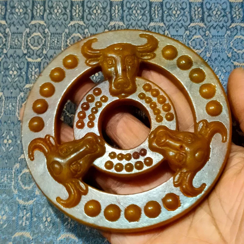 Live wholesale of distressed antique crafts, Xiuyu jade, ancient jade, antique old jade, bull head Sanxingdui jade ornaments