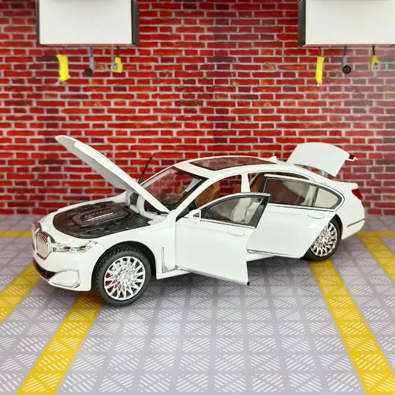 1:24 BMW THE 7 760LI coche de aleación de Metal de limusina grande, modelo de coche con sonido y luz, juguete extraíble, decoraciones interiores, juguete para niños