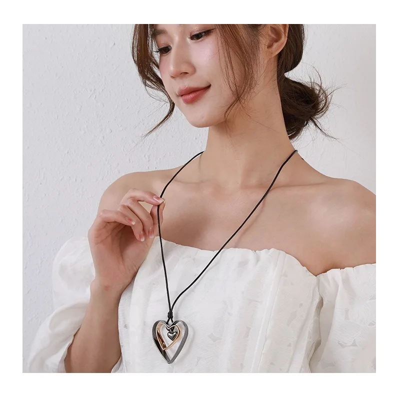 

New Special Necklace Retro Peach Heart Two-color Sweater Chain Women's Metal Long Necklace