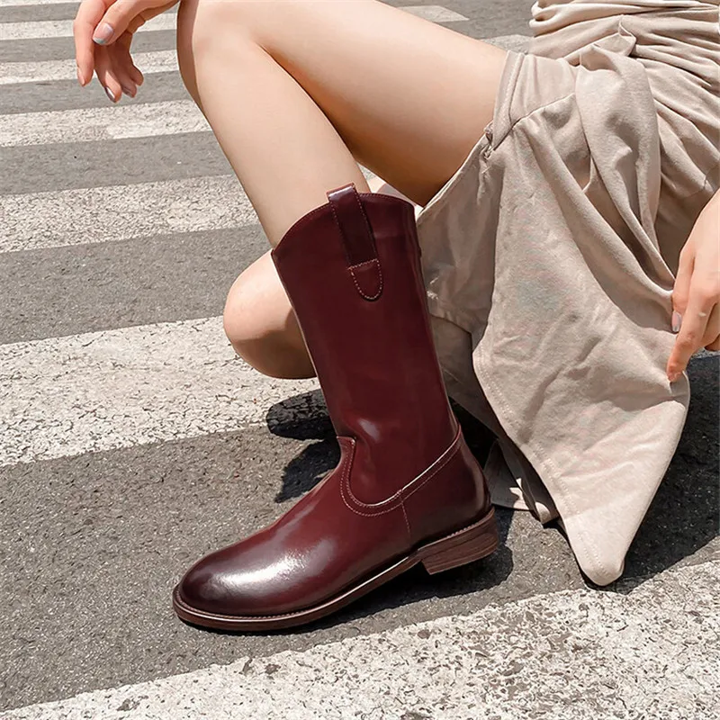 

Женские ботинки из спилка, с круглым носком, на низком каблуке