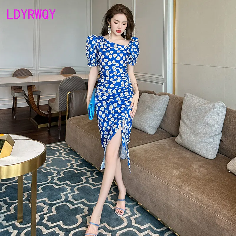 

Summer 2023 new Hong Kong-style style slanted shoulder puff sleeves blue print pleated design dress