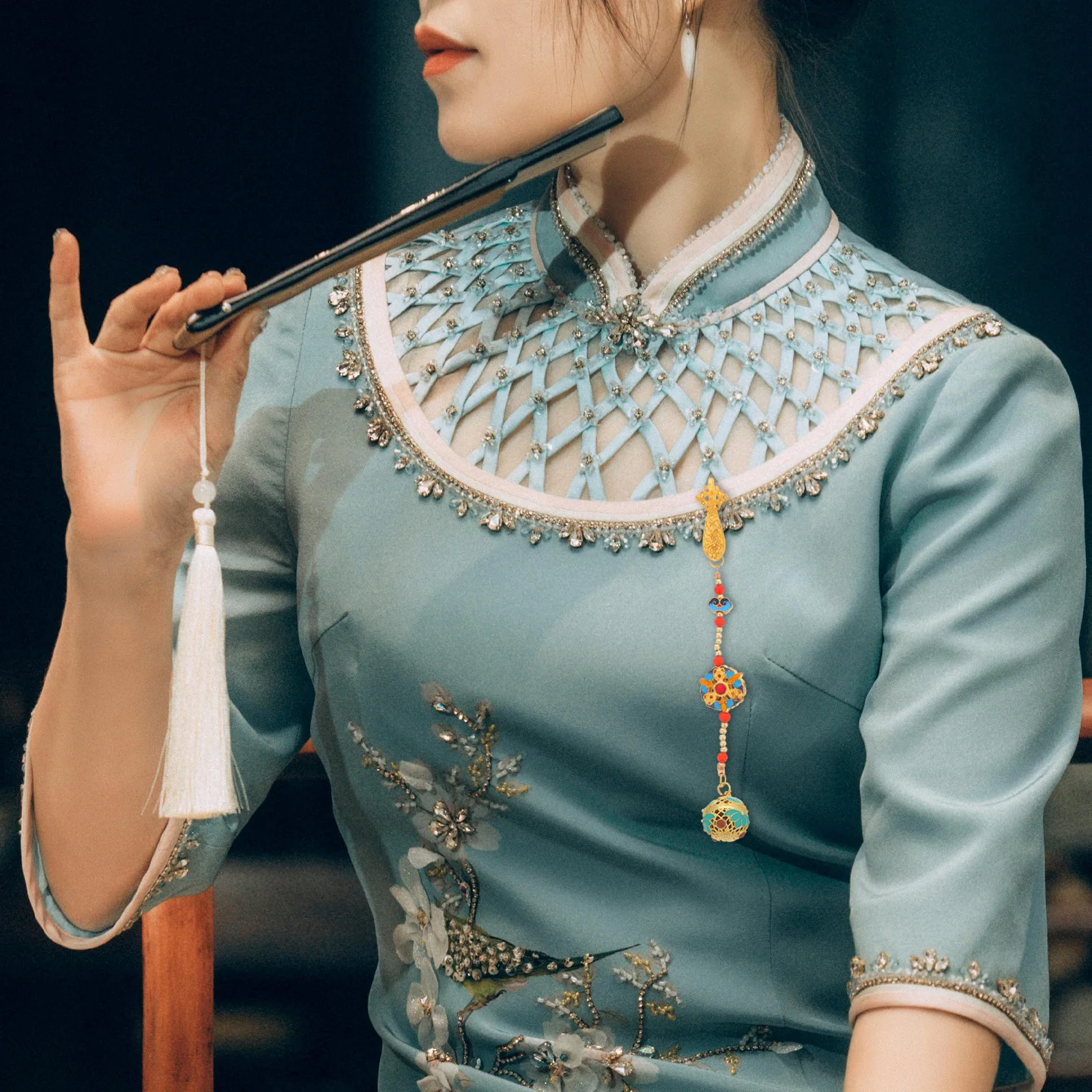 

Sachet Ball Pendant New Chinese Style Hollow Aromatic Diffuser for Cheongsam Brooch Car Room Decor Asian Jewelry Women Gift