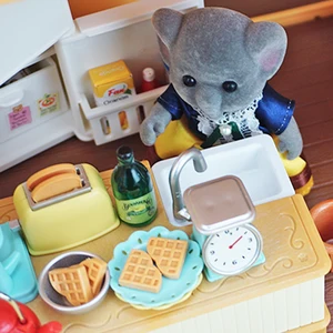 Ormanda Aile İçin 1/12 mutfak mobilyası Banyo-Yatak Odası Bakeware Setleri Minyatür Modeli Bebek Evi Aksesuarları, buzdolabı, bebek Kız Hediye Buzdolabıyla birlikte çocuk mutfağı için 6 büyük satış-no. 2