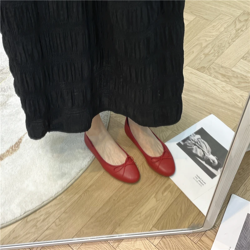 أحذية نسائية خريف جديد أحذية الباليه جلدية مستديرة الرأس أحذية نسائية مسطحة عادية كلاسيكية تنفس نمط السيدات حذا فردي للسيدات