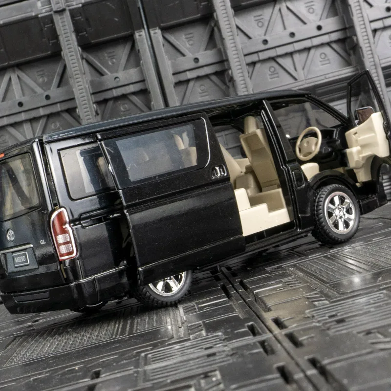 1:32 HIACE MPV Alloy Car Model Diecasts Metal Toy Vehicles Car Model Simulation Sound and Light Collection Kids Toy Gift