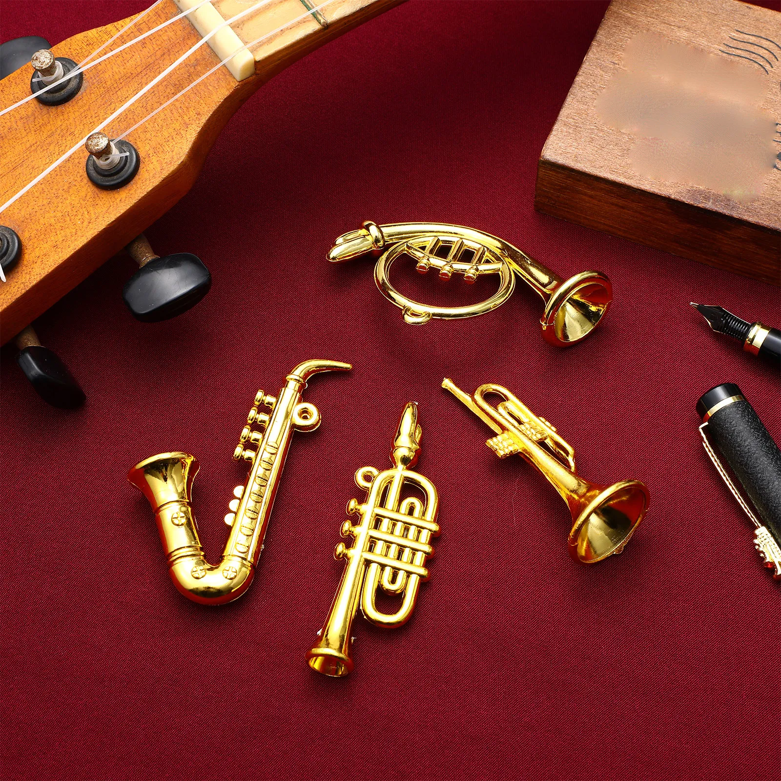 4pcs Mini Plastic Musical Instruments Set – Realistic Trumpet & Saxophone Dollhouse Decor, Home Gift