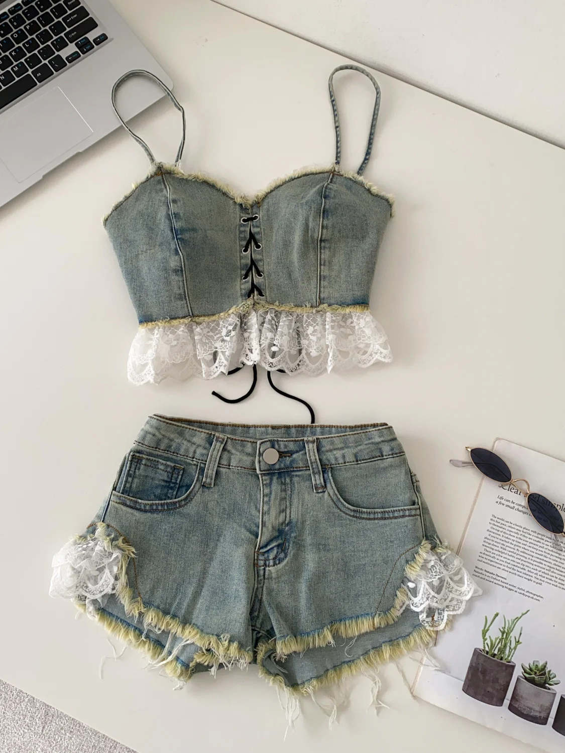 

Ретро американский джинсовый кружевной лоскутный топ с высокой талией, комплект из двух предметов, женский летний утягивающий наряд, повседневная рабочая одежда