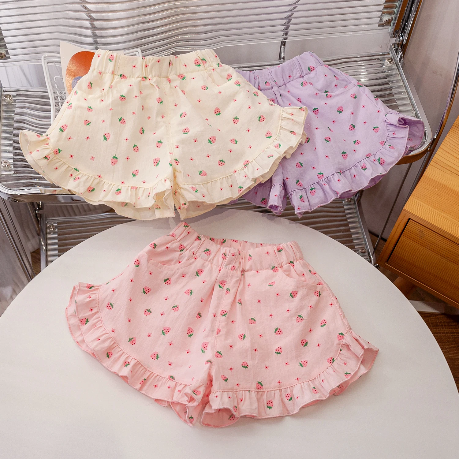

Cute Strawberry Printed Baby Girls Shorts Elastic Waist Loose Casual Ruffle Shorts Summer Toddler Girls Short Pants