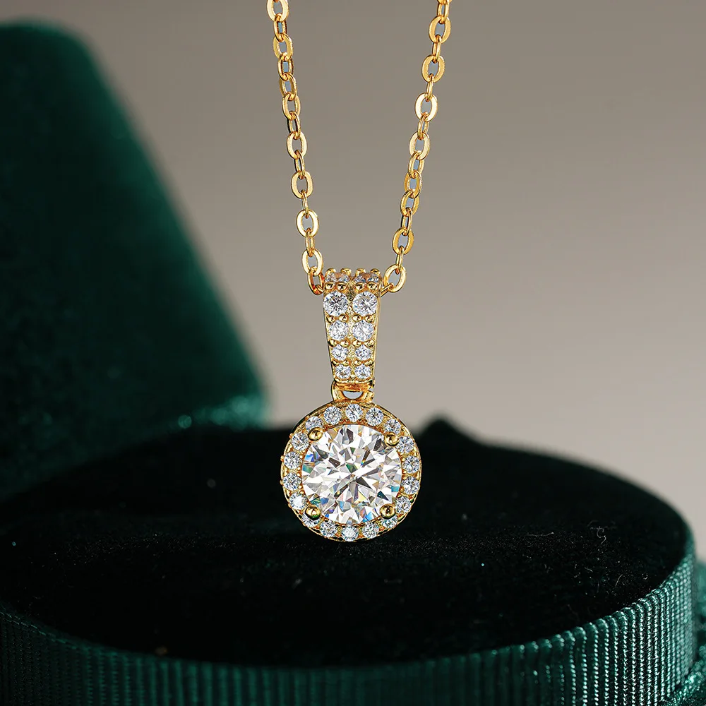 

18K Gold Inlaid Pendant Moissanite Necklace for Women, Classic and Fashionable Round Platinum PT950 Diamond Collarbone Chain