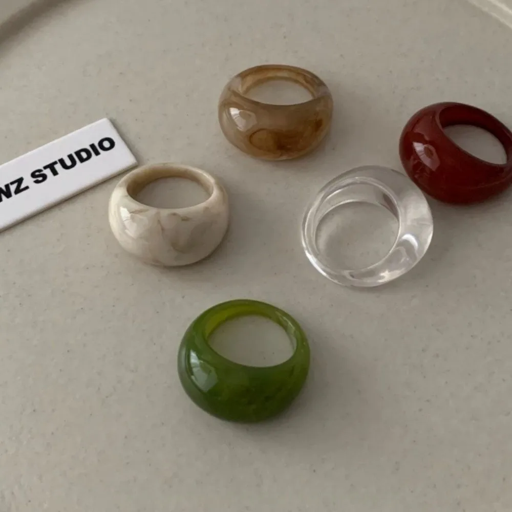 Y2K الراتنج قوس خواتم واسعة شفافة أنيقة ملونة هندسية غير النظامية حلقة الاكريليك مجوهرات هدية النساء