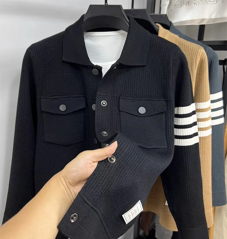 Cárdigan de punto de diseñador para hombre, chaqueta coreana con bolsillo a rayas, abrigo informal de diseño de alta gama, marca de moda, otoño e