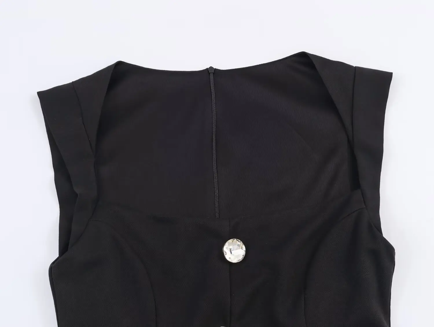 ملابس نسائية جديدة لعام 2025: بذلة قصيرة عصرية على الطراز الأوروبي والأمريكي مع زر مجوهرات مزين #3