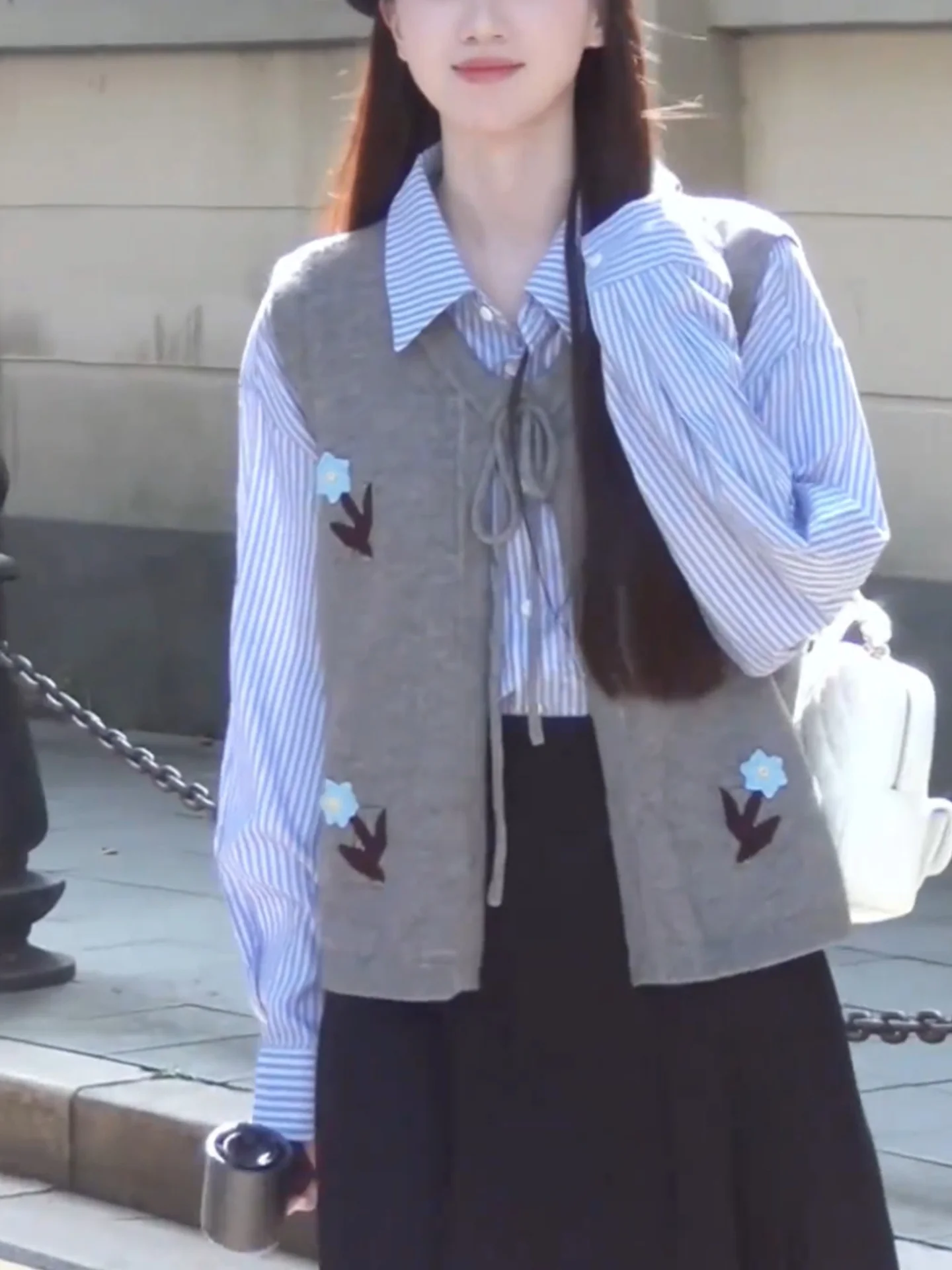 سترة محبوكة على شكل زهرة مطرزة بحزام سترة للتنقل بطبقات علوية لطيفة بدون أكمام نقية على الإنترنت S 25-29 سنة