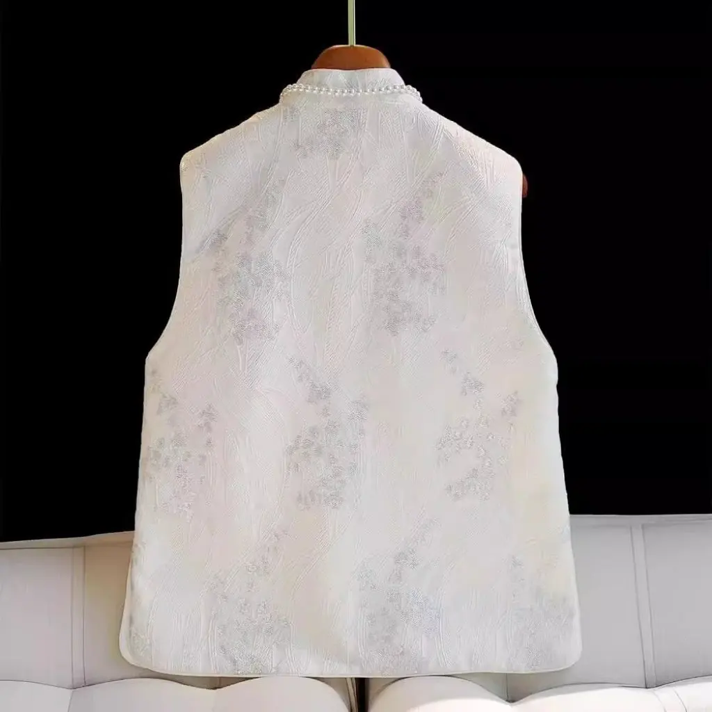 

White Vintage 3D Embossed Jacquard Women's Vest Autumn Winter Fashion Top Chic National Buckle Design New Chinese Style