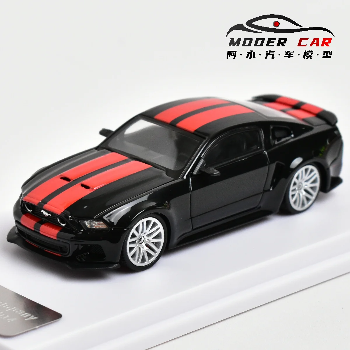 DCM 1:64 Mustang GT 2014 Diecast Model Car