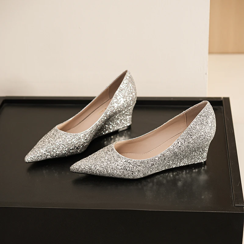 

Luxury Women Pumps Fashion Shallow Sequins Slope Heel Shoes Silver Champagne Party Wedding Bridal Middle Heel Single Shoes
