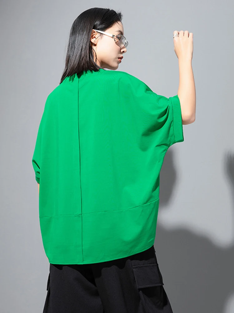 [EAM] Women Green Pocket Big Size Casual T-shirt New Round Neck Three-quarter Sleeve Fashion Tide Spring Autumn 2024 1DH5951