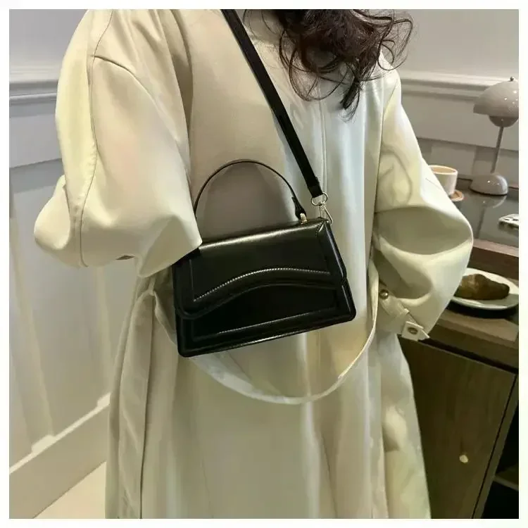 Hochwertige PU-Leder-Handtasche, Damen-Umhängetasche, einfarbig, Schultertasche, Crossbody-Tasche, kleine Tragetasche für Damen und Mädchen – Detail 11