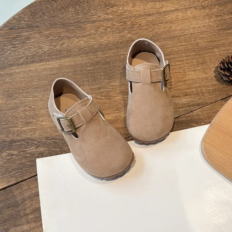 Sepatu anak laki-laki dan perempuan, Moccasins Retro Non-slip manis sol lembut mode baru 2024 sepatu kulit kait & lingkaran elegan