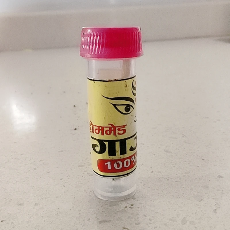 

Kajal индийская натуральная черная подводка для глаз Kohl, водостойкая долговечная подводка для макияжа, 1 бутылка для мужчин и женщин