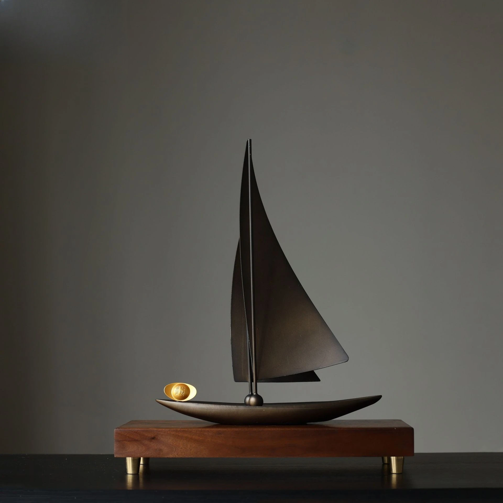 Medieval style, high-end sense, smooth sailing, sailing ornament, model room, TV , study office, desktop decoration