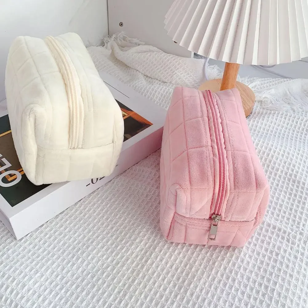 1pcs Cloud-touch makeup bag, a healing-style storage item