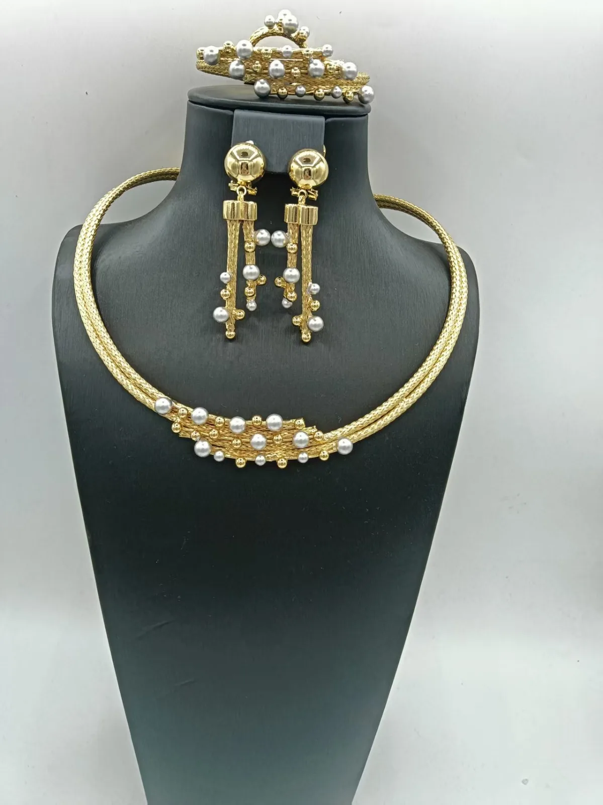 Goldfarbenes Perlen-Quasten-Schmuckset Geflochtene Halskette Hängeohrringe & Armband Elegantes Braut- & Party-Accessoire für Damen