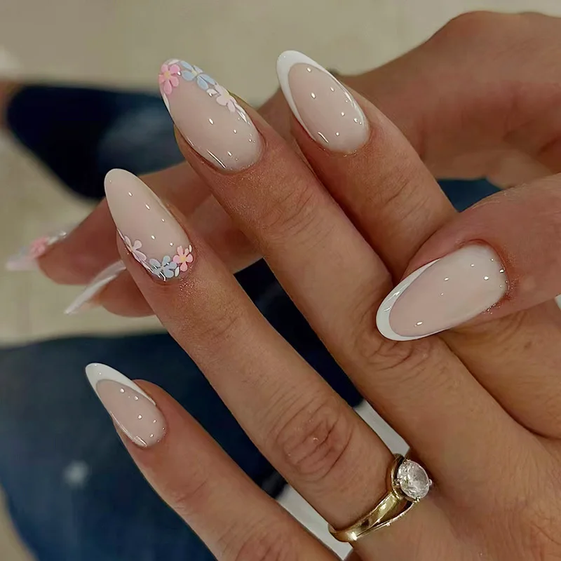 24 szt. Średniej długości migdałowe sztuczne paznokcie do wciskania z błyszczącym pudrem, wzór serca i linii, sztuczne paznokcie wielokrotnego użytku, pełne pokrycie, tipsy.