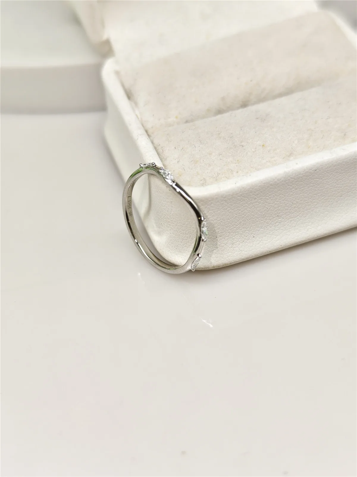 Diamante cultivado en laboratorio de oro real físico de oro de 10 quilates, anillo de diamantes de forma especial de almizcle, anillo HPHT, anillo de compromiso, platino