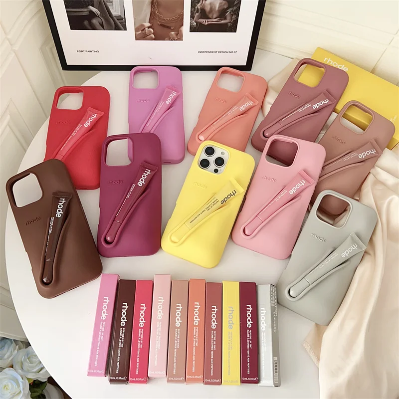Coque de téléphone tendance pour iPhone 17 Pro Max Air 15 14 13 12 11 17 ProMax Plus, avec support pour ruban et espresso, et étui à rouge à lèvres en silicone gris.