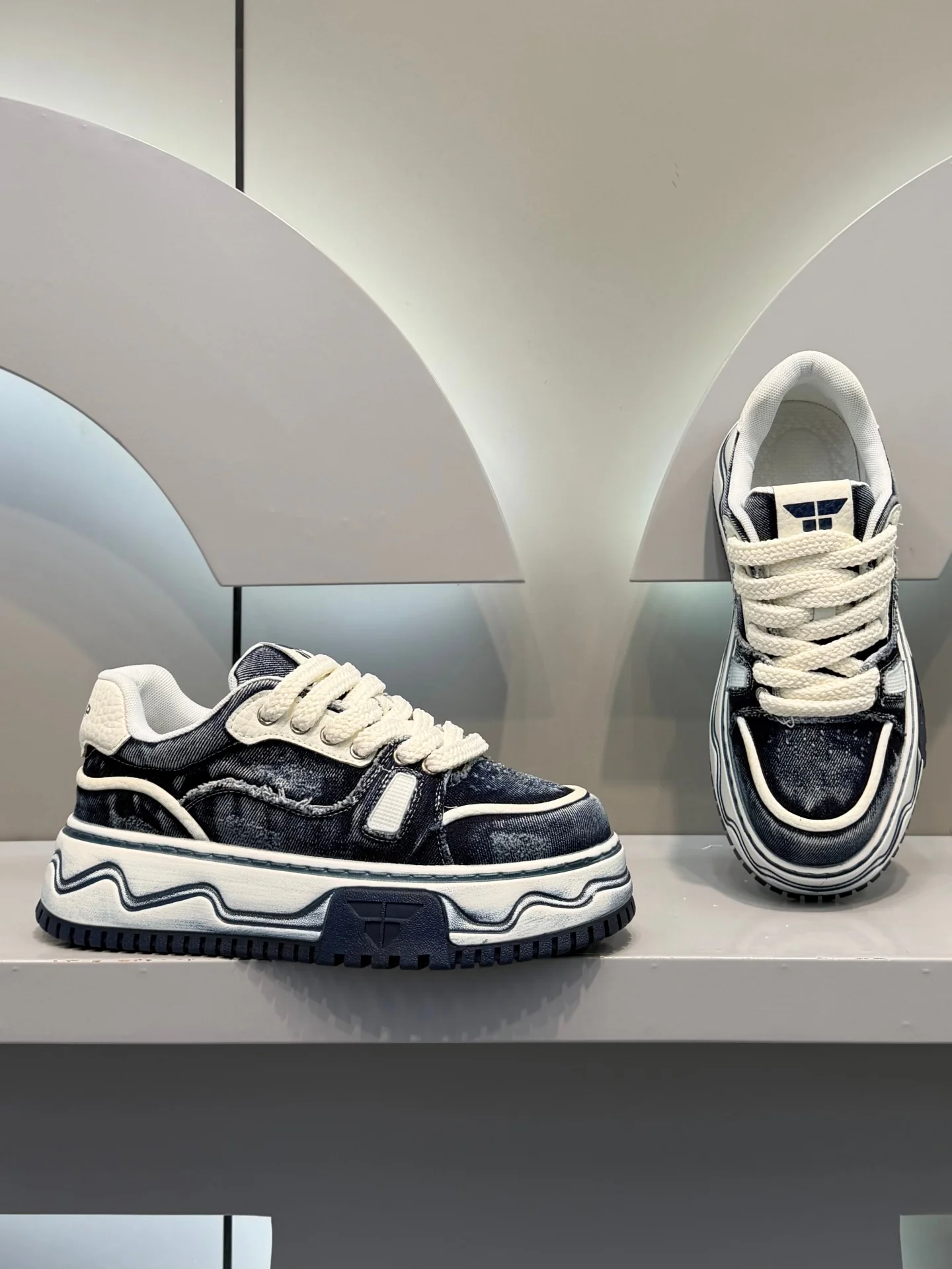 chaussures-en-toile-tendance-pour-hommes-respirantes-printemps-2026-decontractees-en-jean-a-semelle-epaisse-rehaussantes-a-bout-rond-semelle-exterieure-en-caoutchouc