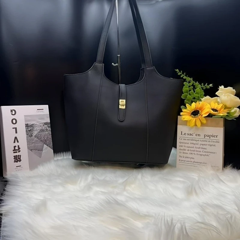 

High Quality Women's Genuine Leather Handbag With Crossbody Strap - Popular Classic Elegant Design For Ladies By Luxury Brand