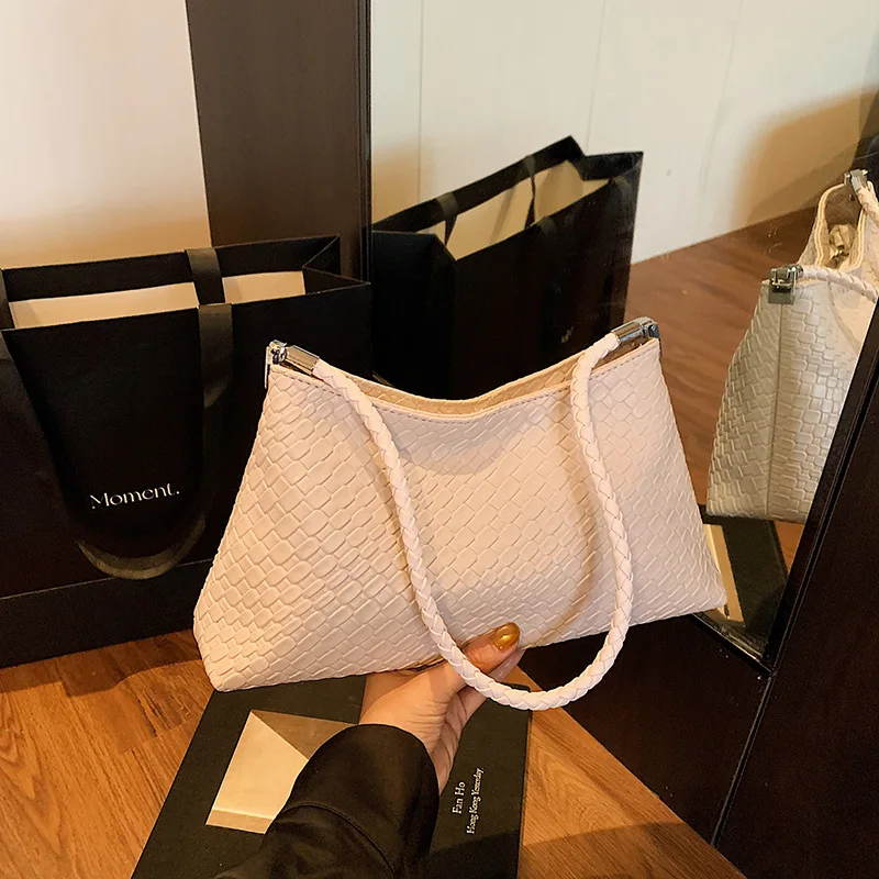 

Large Capacity Shoulder 2025 New Fashion Popular Woven Commuter Simple Retro Armpit Bag