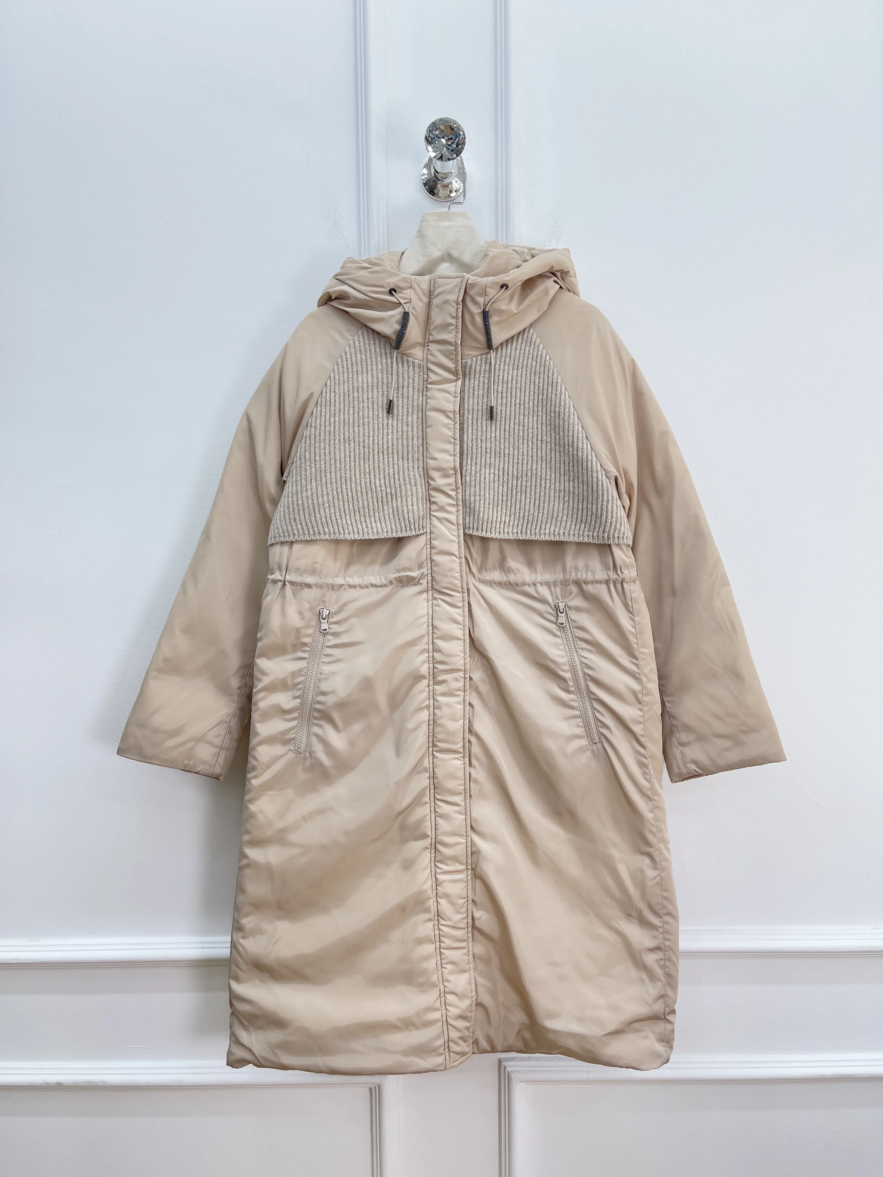 2025 Piumino di media lunghezza autunno e inverno Moda semplice Piumino d'anatra bianco con cappuccio Vita calda Giacca esterna Abbigliamento donna