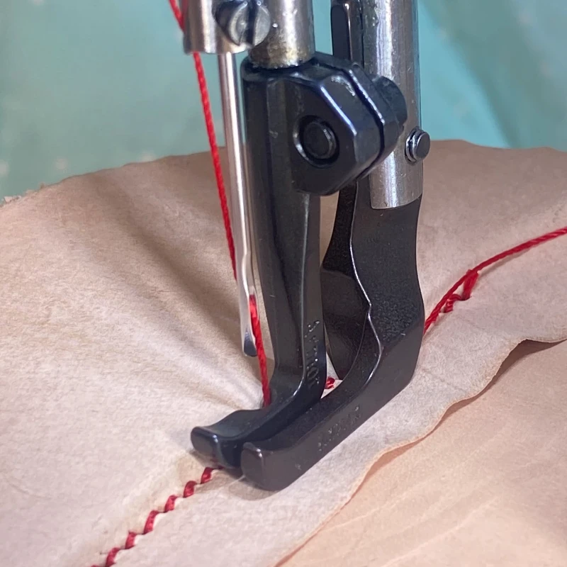 Industrial sewing machine accessories 8B three-synchronous high car half-hole anti-unilateral presser foot 341 zipper round 246