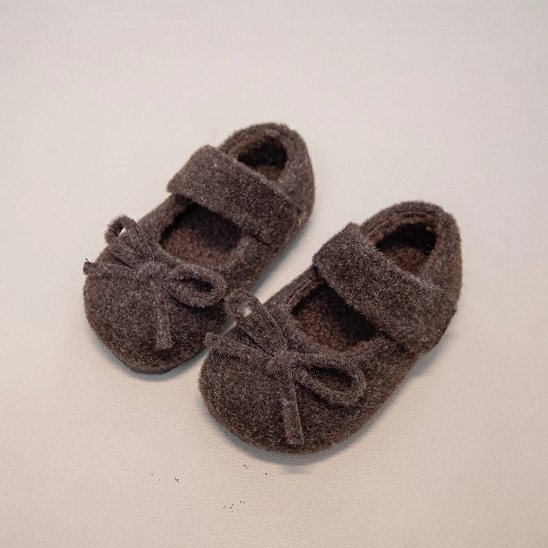 女の子用プリンセススタイルフリースシューズ 2025年新作 冬用幼児バレエシューズ リボン付き ソフトソール エレガントな学校・パーティー用フラットシューズ