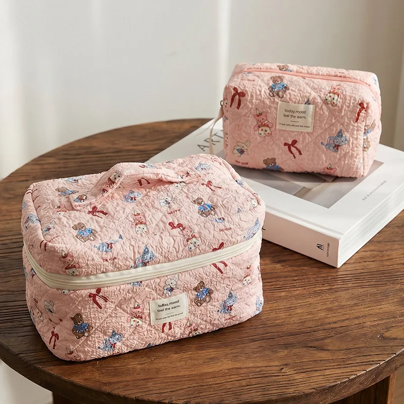 

Korean ins wind floral bear cosmetic bag high value large capacity storage bag student hand toilet bag