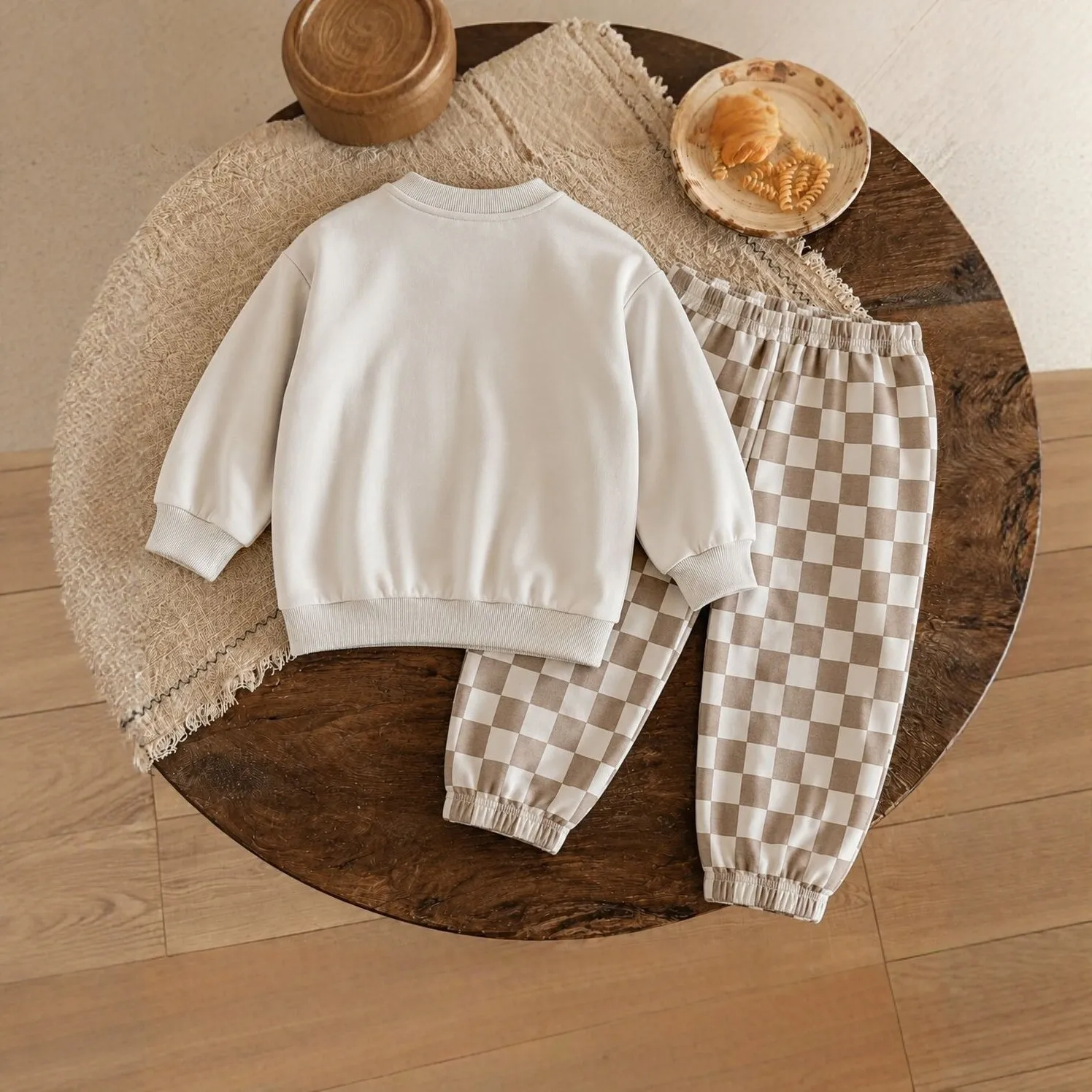 Basic round neck hoodie with checkerboard pattern leg binding pants for children's autumn casual set, baby two-piece set
