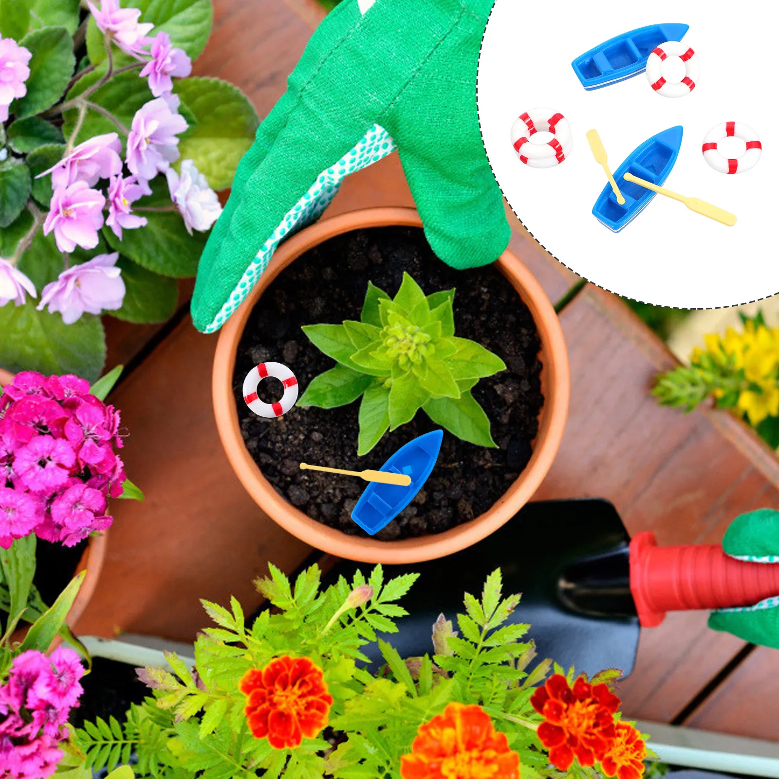 Ocean Decoration Miniature Beach Scene Ornaments Creative Mini Lifebuoy Props Ideal for Fairy Garden Desktop