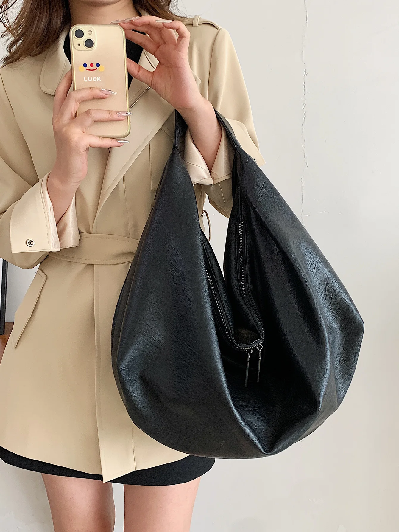 

European and American Retro Bags for Women, Large Capacity, 2026 New Style, Casual Shoulder Underarm Bag, Pleated Lazy Commuter Tote Bag