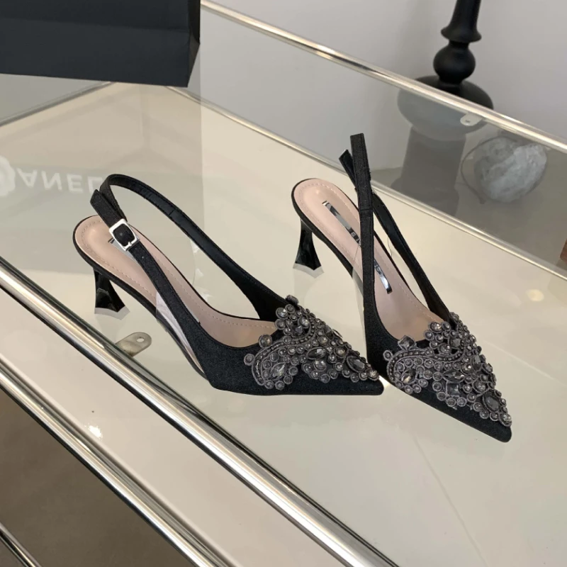 Décolleté estivi a punta da donna sandali con strass ricamati in pizzo Fashion Designer scarpe con tacco sottile scarpe con tacco alto da sposa